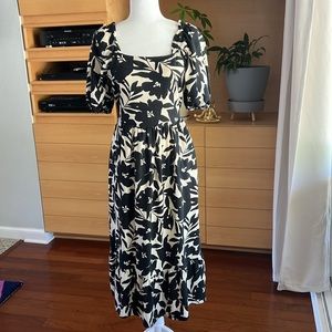 WHO WHAT WEAR dress, Black/White, Size Medium. Awesome dress with open back!